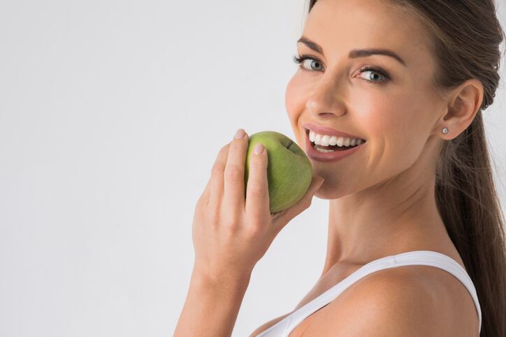 Apple-polyphenols-cut-UV-effects-in-skin-study-shows.jpg