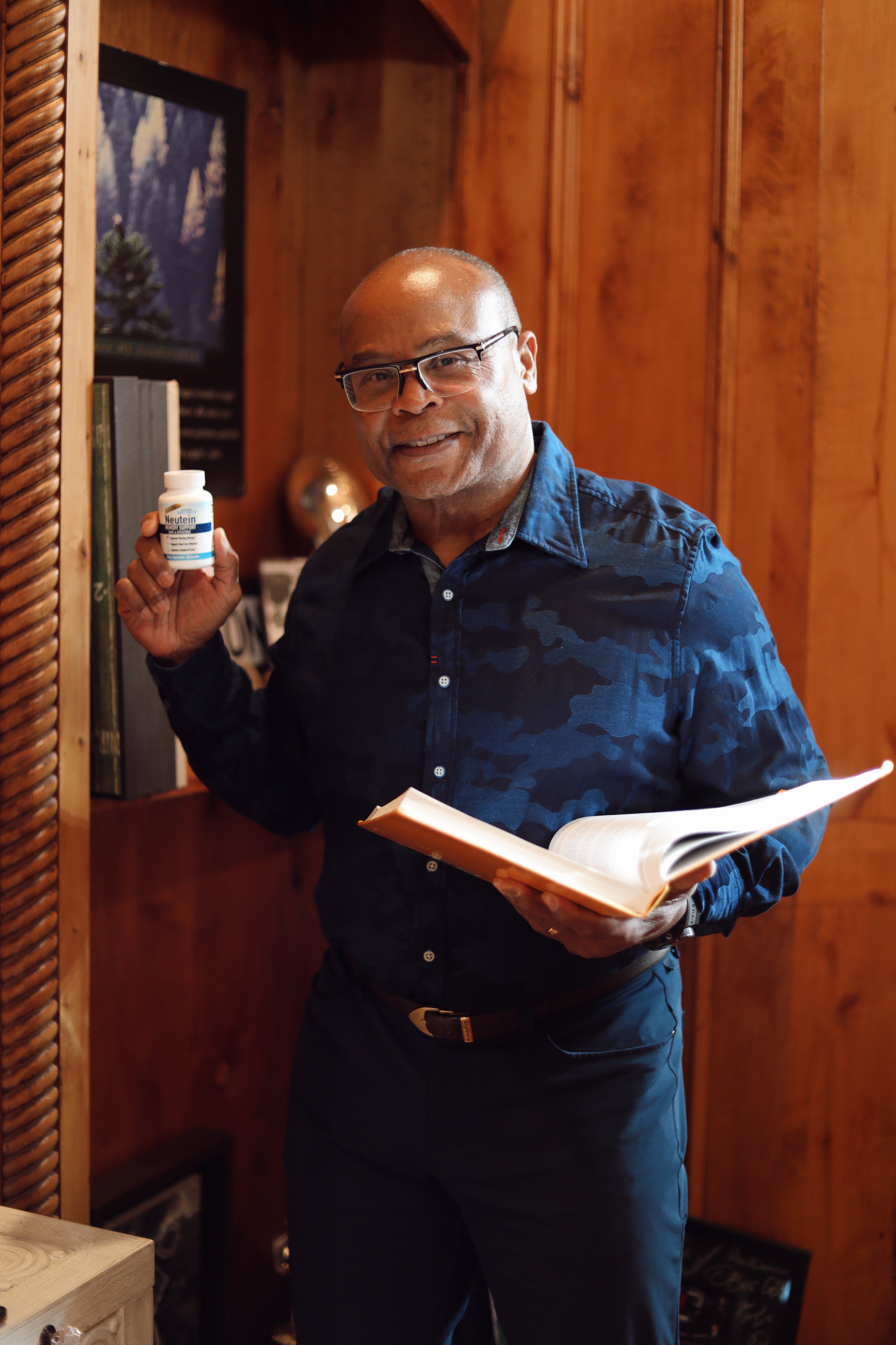 Mike-Singletary_Neutein.jpg