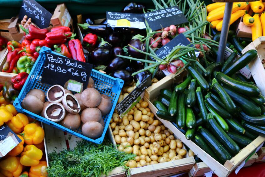 organic-vegetables-market-Copyright-Nayomiee.jpg