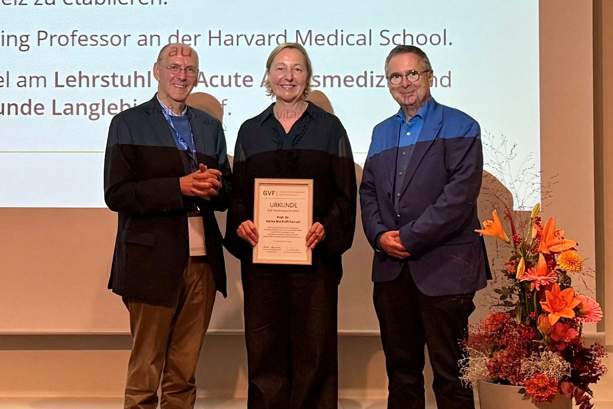 From left: Prof. Manfred Eggersdorfer, chairman of the GVF, Prof. Dr. Heike Bischoff-Ferrari and Prof. Dr. Andreas Hahn, member of the GVF board. © Anja Geisler