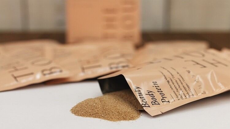 新製品開発を牽引するパーソナルトレーナー：インストラクターによって開発された女性のためのプロテインパウダーを販売する日本のジム