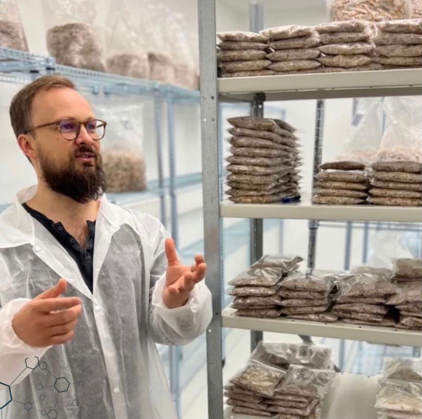 ERIC-IN-DOWEL-ROOM.jpg