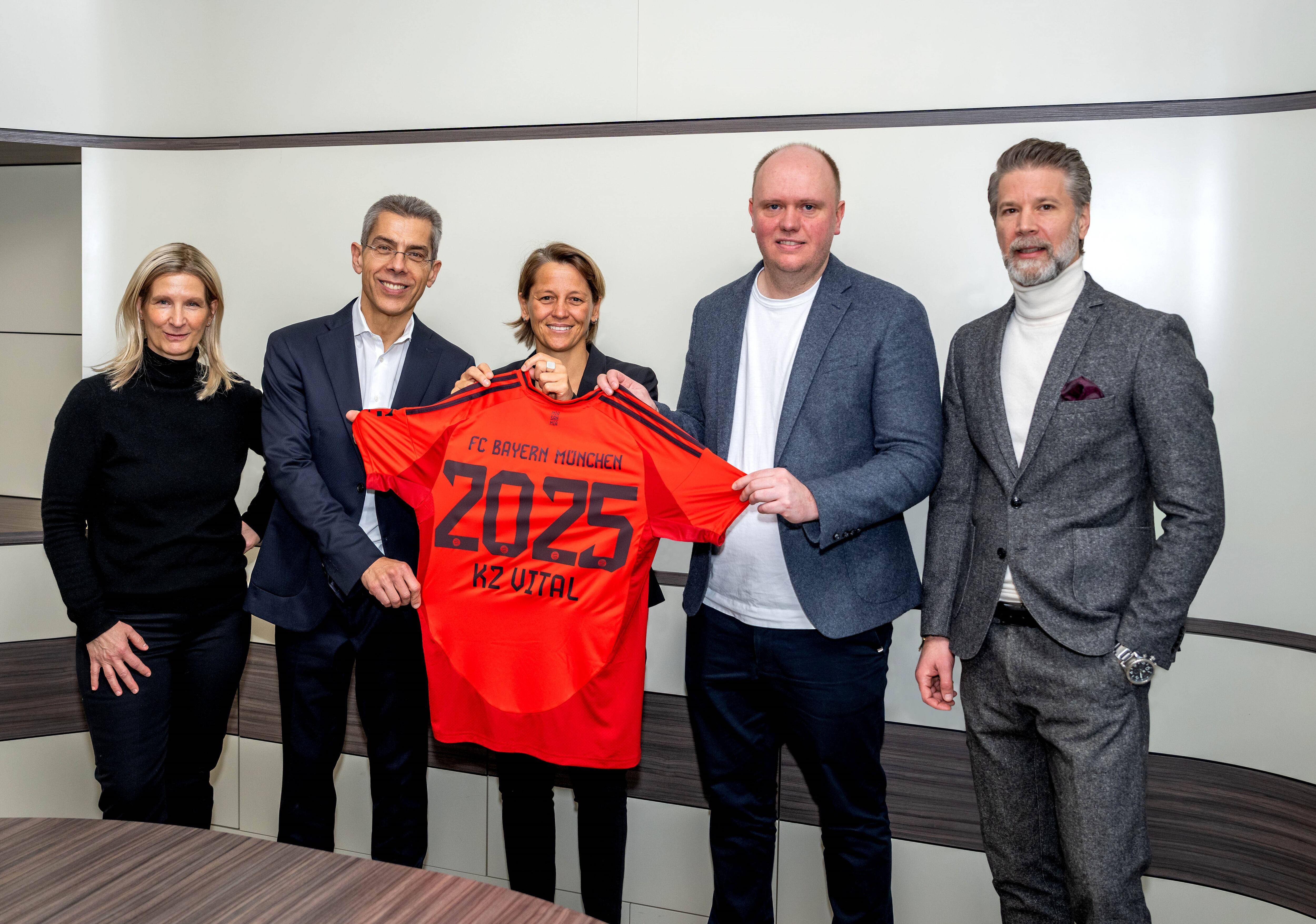 Bianca Rech, Director of Women’s Football at FC Bayern, and the Balchem team.