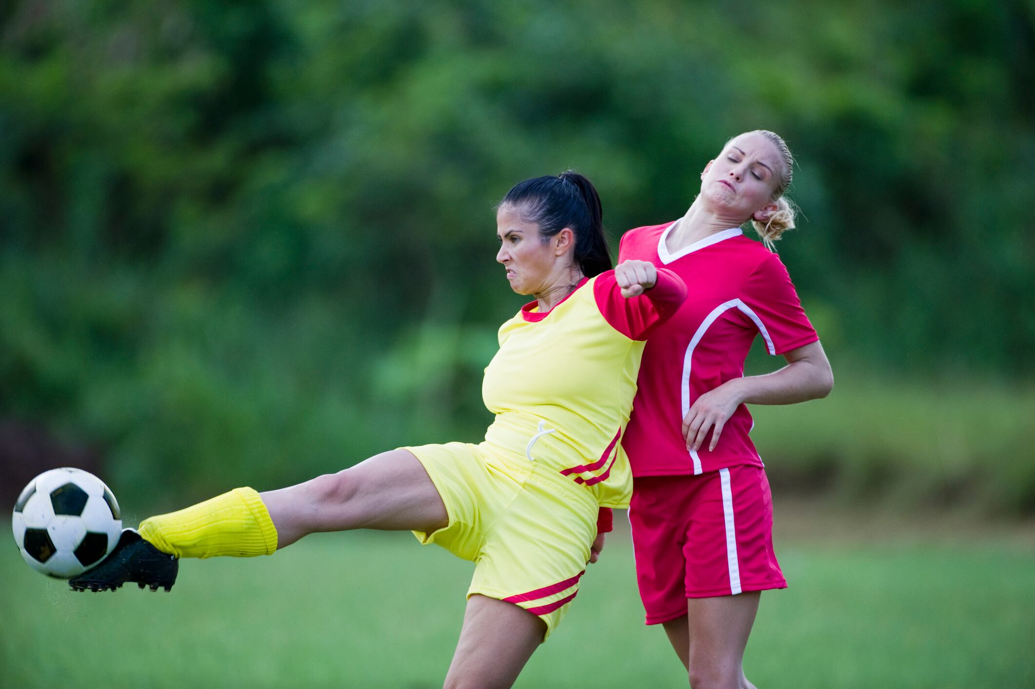 Women-soccer-players-C-Getty-Images-isitsharp.jpg