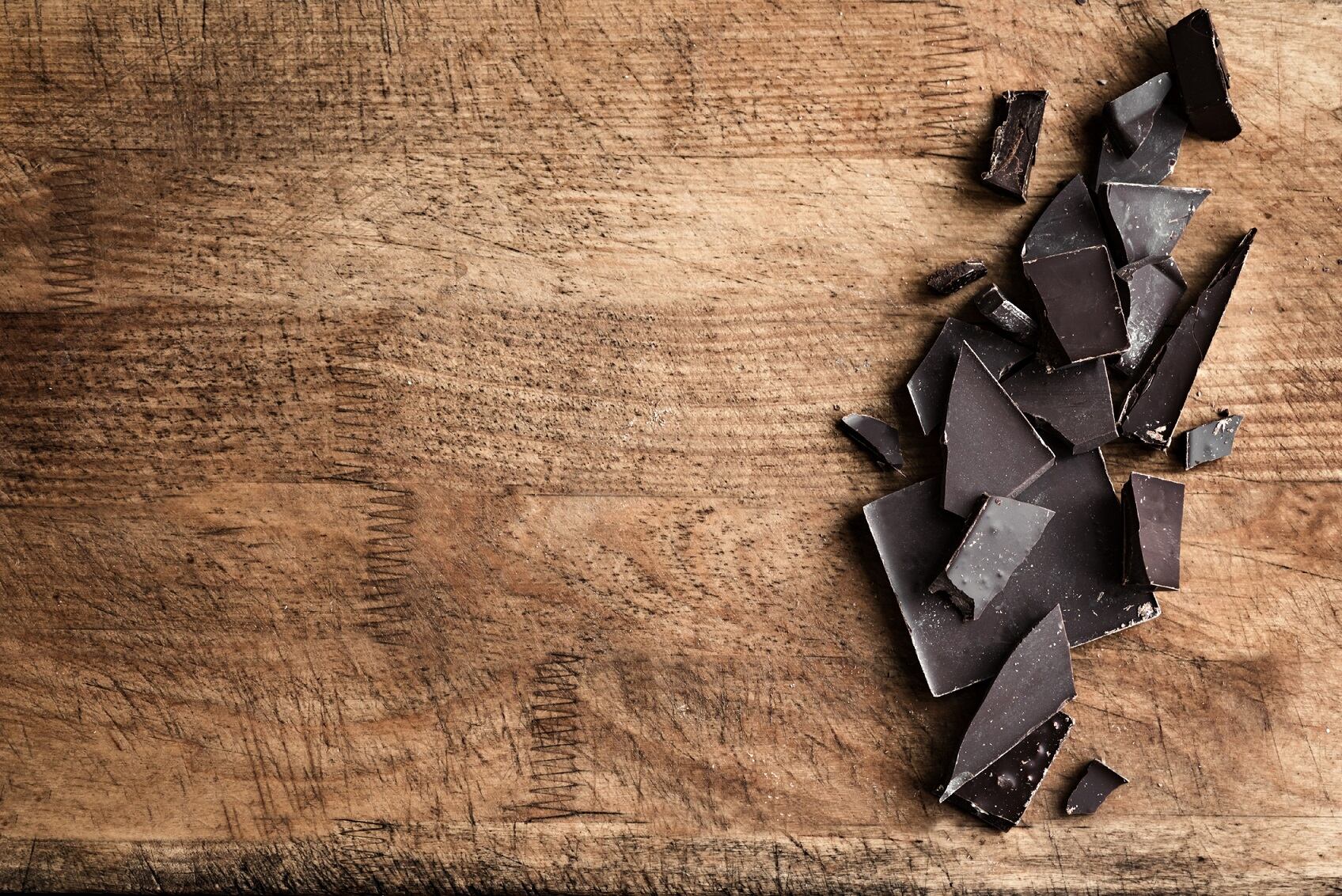 Dark-chocolate-may-alter-gut-microbiome-improve-mood-RCT.jpg