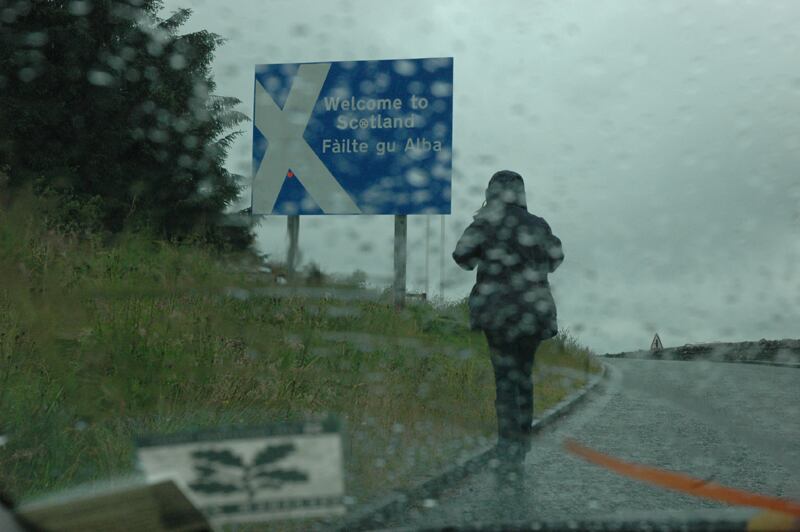 Welcome-to-Scotland-under-the-rain-copyright-Scotiana-2007.jpg