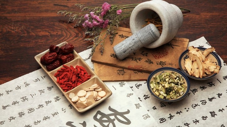 How-TCM-herbal-ingredients-differ-from-other-botanical-extracts-in-cosmetics.jpg