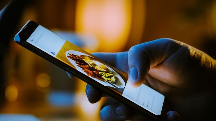 Social-Media-GettyImages-gorodenkoff.jpg