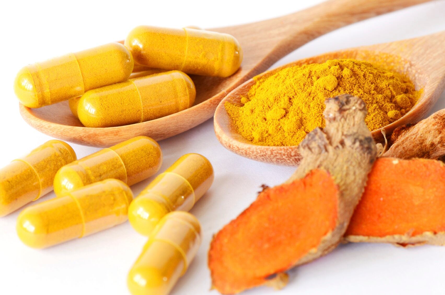 Curcumin-poweder-pills-C-iStockPhoto-areeya_ann.jpg