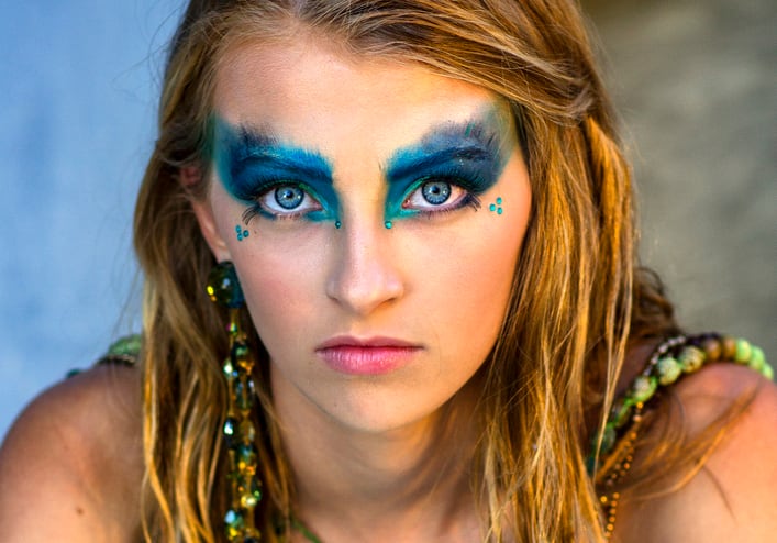 makeup_eyes_hair_genz_consumer_Trends_young_blue_bright_eyes_lips_fashion.jpg