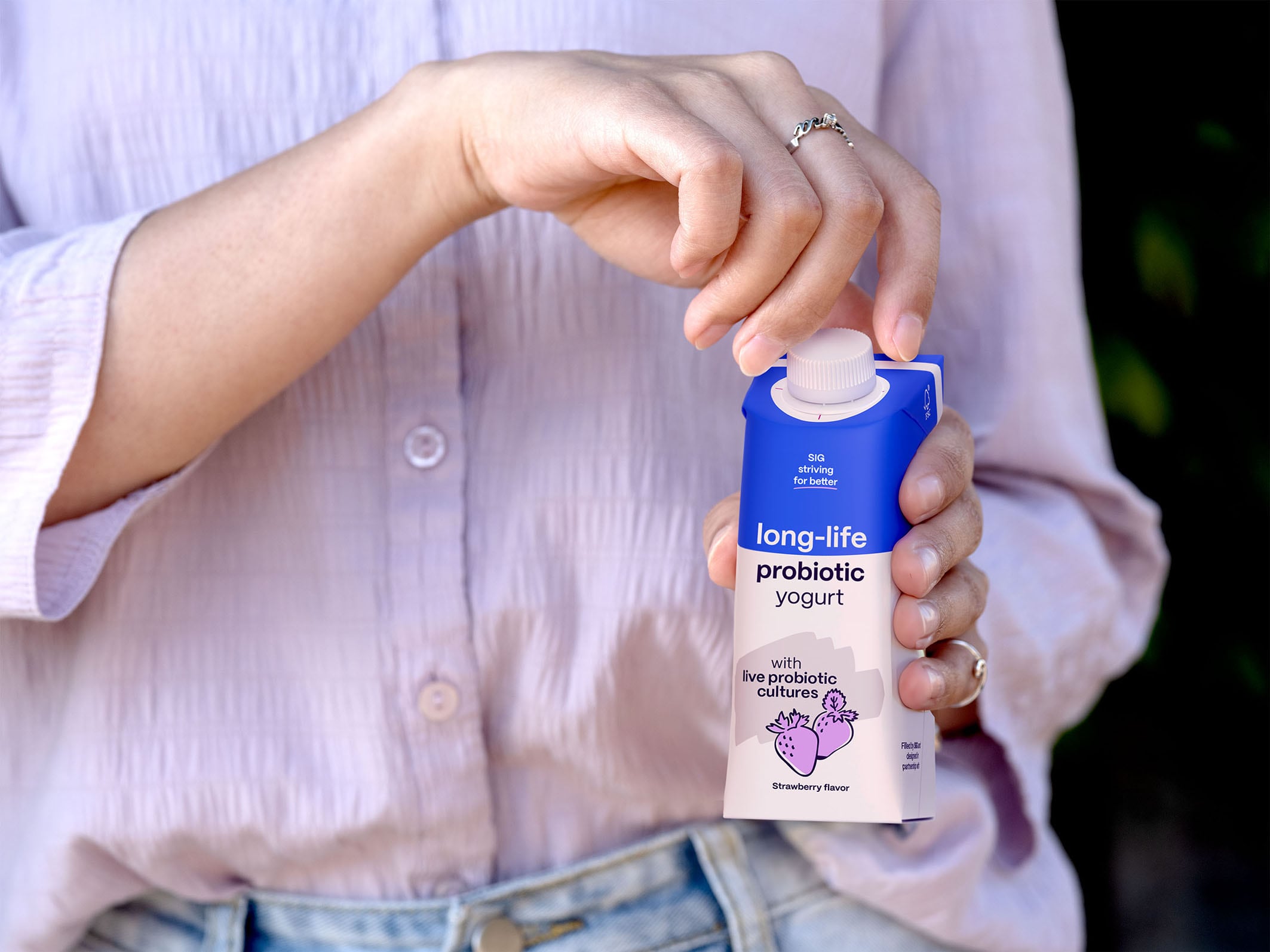 SIG-and-AnaBio-Technologies-launch-market-first-long-life-probiotic-yoghurt.jpg