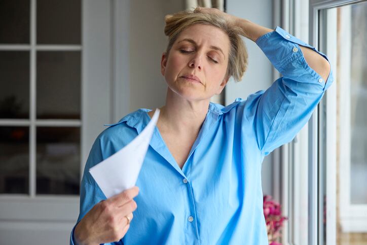 Review-explores-alternatives-to-relieve-hot-flashes-in-menopause.jpg