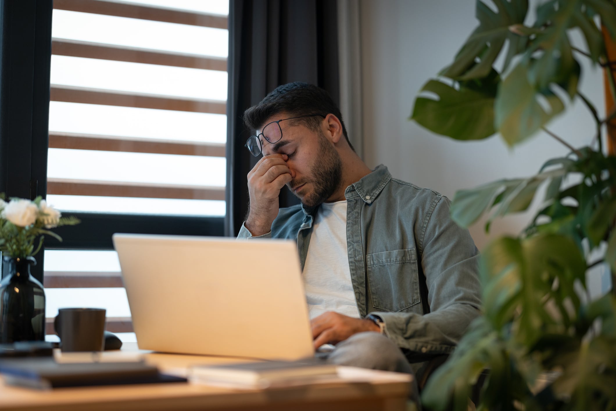 Lutein-zeaxanthin supplementation in high screen time users found to improve dry eyes, macular function – RCT