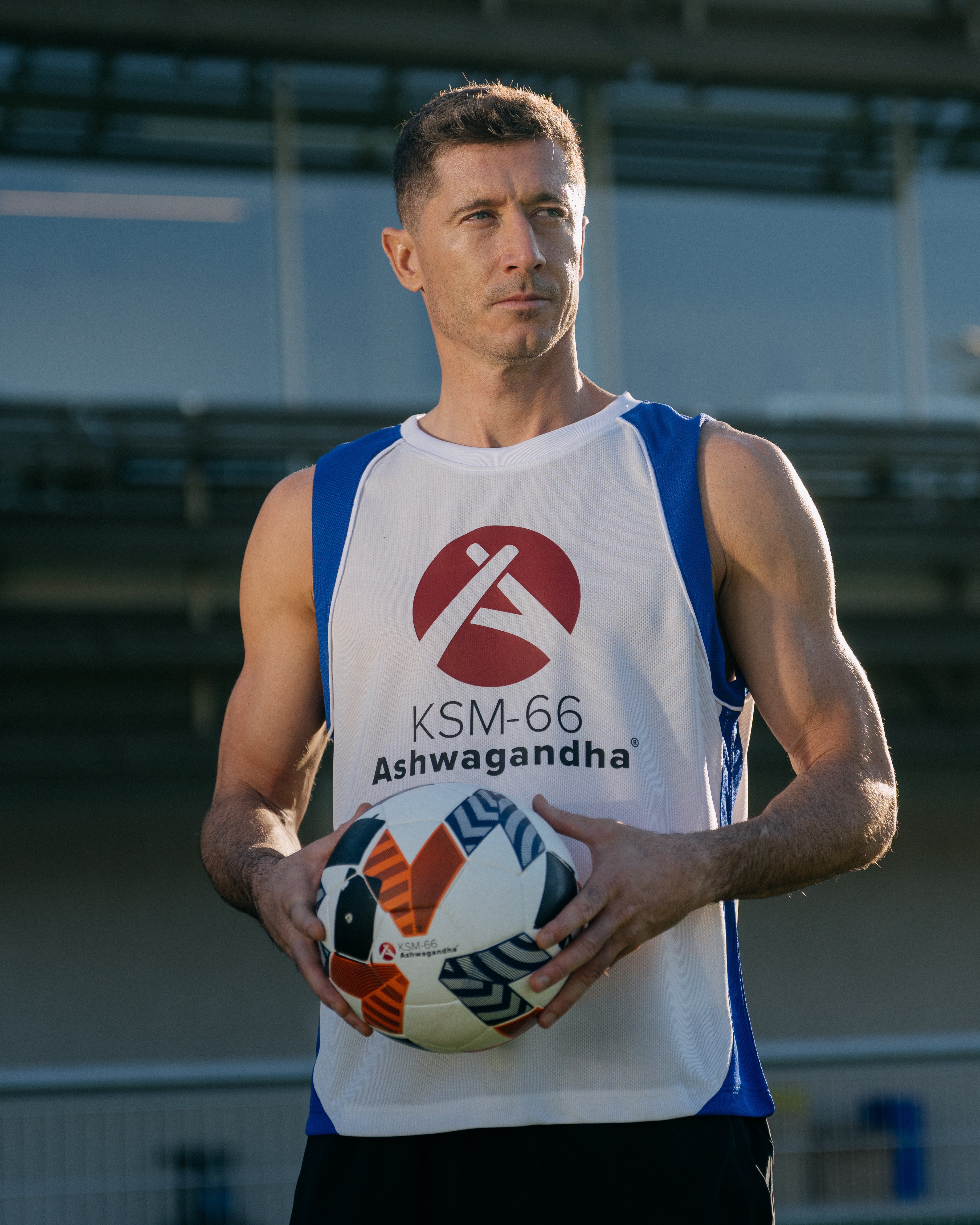 Robert Lewandowski wearing a KSM-66 Ashwagandha jersey