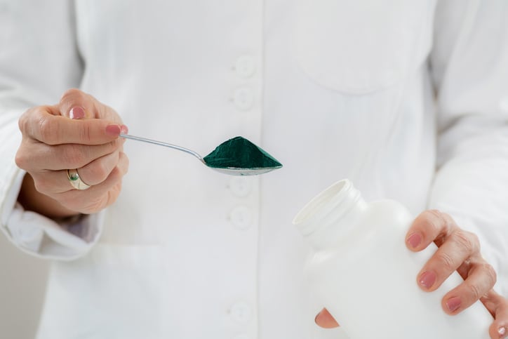 Spirulina, a widely consumed “superfood,” is valued for its nutrient density—but its quality depends heavily on growing conditions.