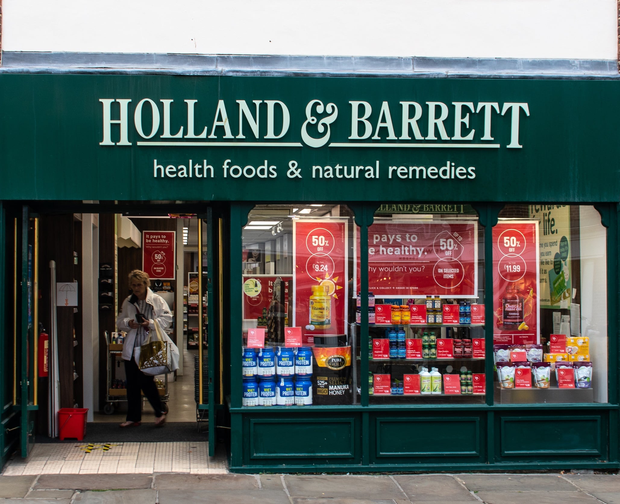 Thousands-sign-petition-demanding-Holland-Barrett-store-closures.jpg