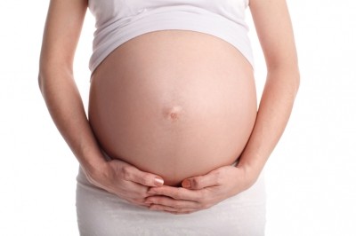 Researchers advise iodine-deficient pregnant women to take 100–200 micrograms (μg) per day of iodine-containing supplements in addition to iodised salt