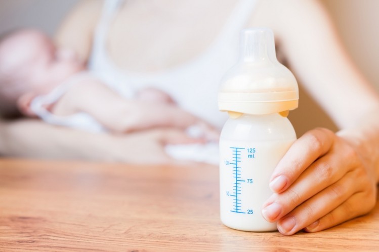 SNE says experts are increasingly questioning the benefit of strict communication rules in hospitals designed to encourage breastfeeding. ©iStock/Pilin_Petunyia