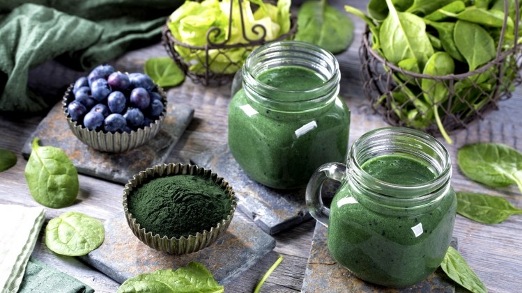 Spirulina, a green algae, is commonly consumed as a fruit juice.  ©Getty Images