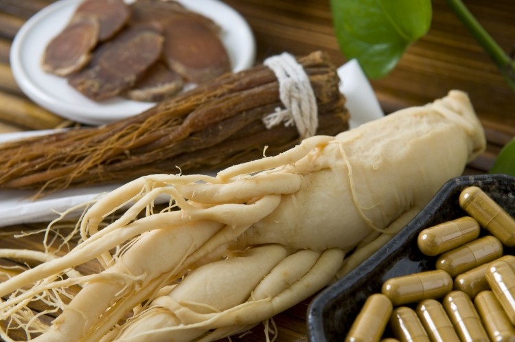 Ginseng roots and capsules © beemore / Getty Images 