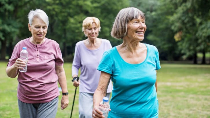 Healthy senior women walking in park.  Image © alvarez / Getty Images 