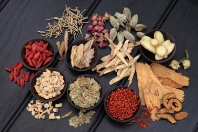 In a commentary piece, researchers highlighted the need for more effective regulation of herbal medicine to prevent dangers to public health.(© iStock.com/marilyna)