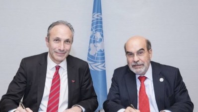 GAIN Executive Director Lawrence Haddad and FAO Director-General José Graziano da Silva signing the new agreement. ©FAO/Guilo Napolitano